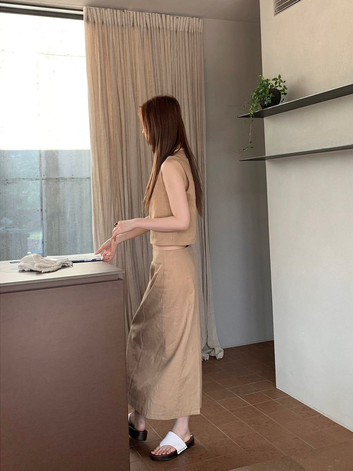 ショート丈リネンタンクトップ