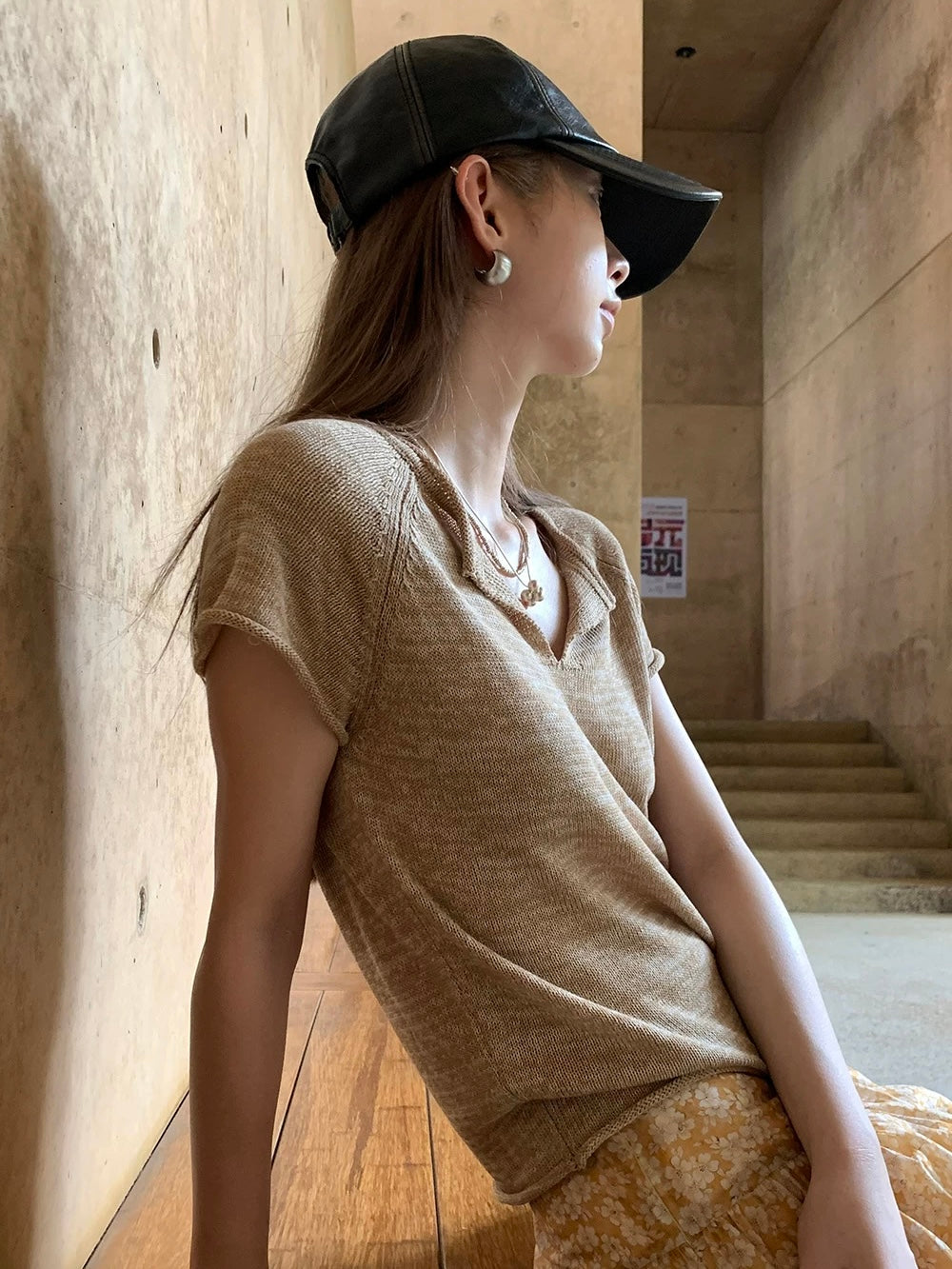 リネン混VネックニットTシャツ